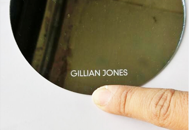 眼镜采用uv紫外激光打标机打标的优势  眼镜采用uv紫外激光打标机打标的优势